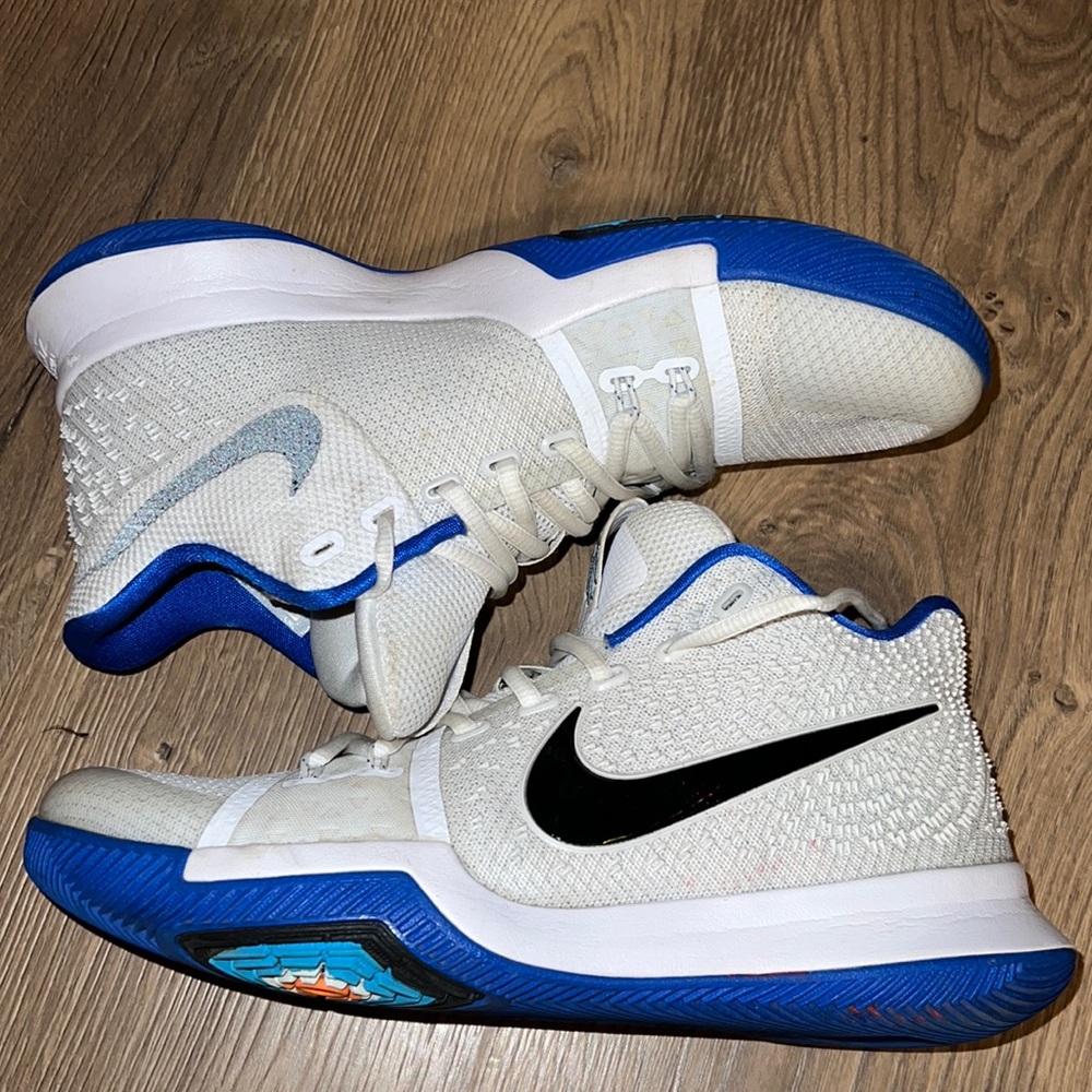 Blue/white Kyrie 3’s size 9.5